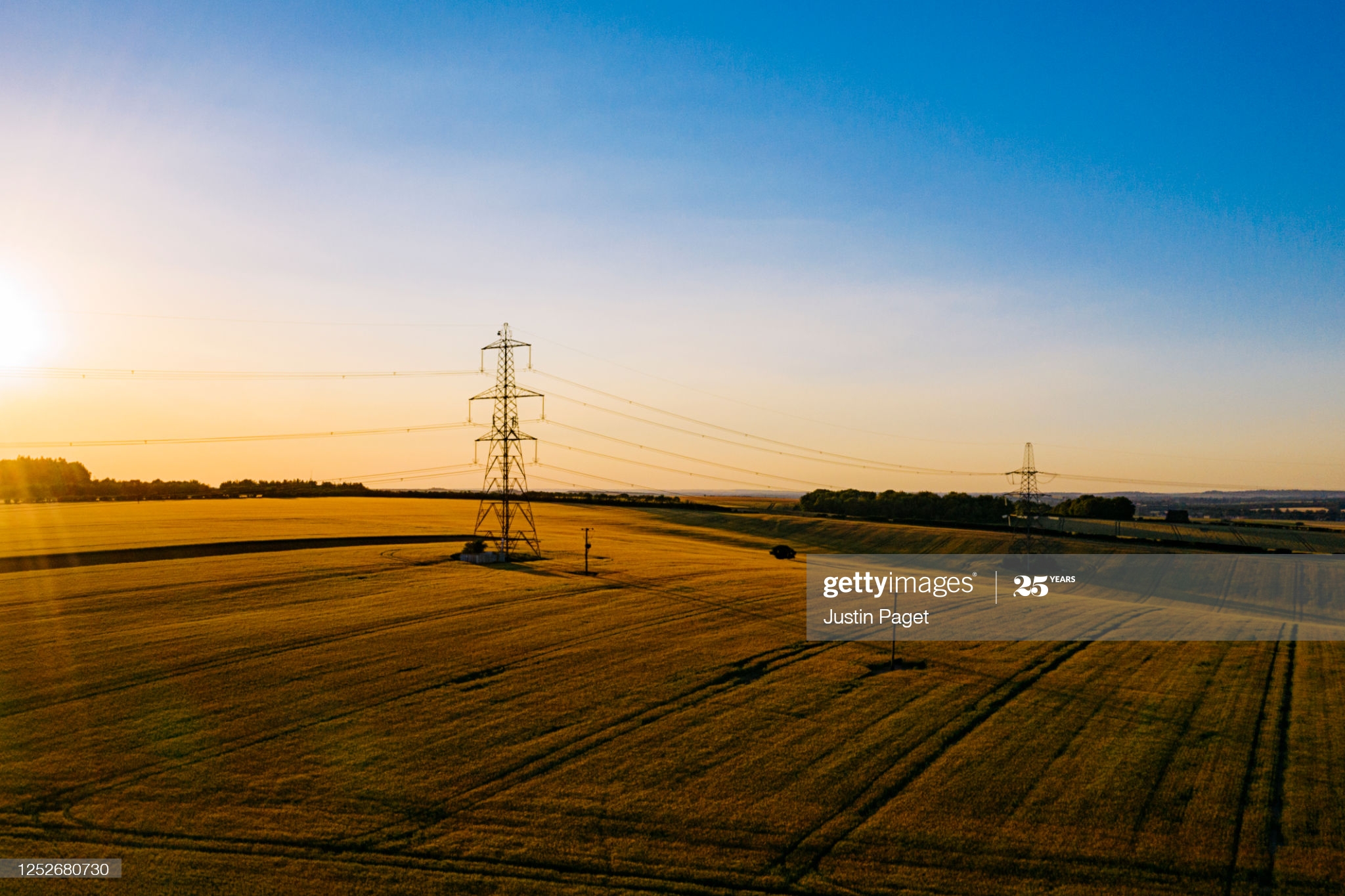 Pylon-sunset-field