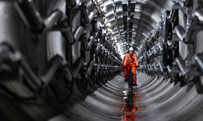 Engineers cycle through part of London Power Tunnels 2
