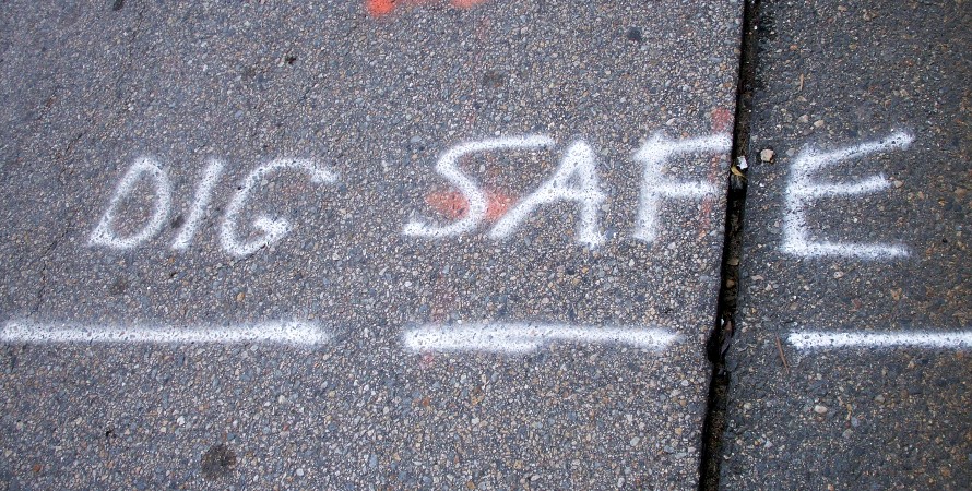 Dig safe Written on raod