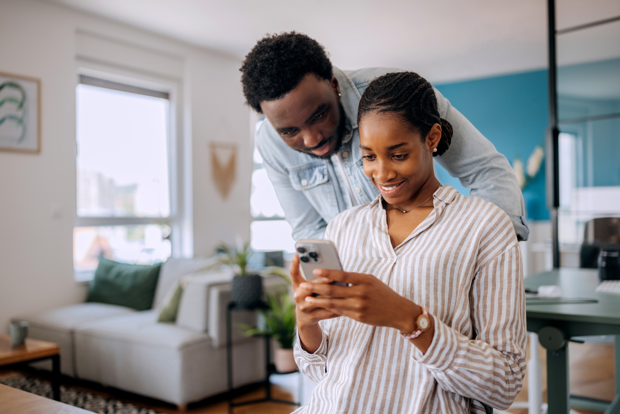 couple on phone
