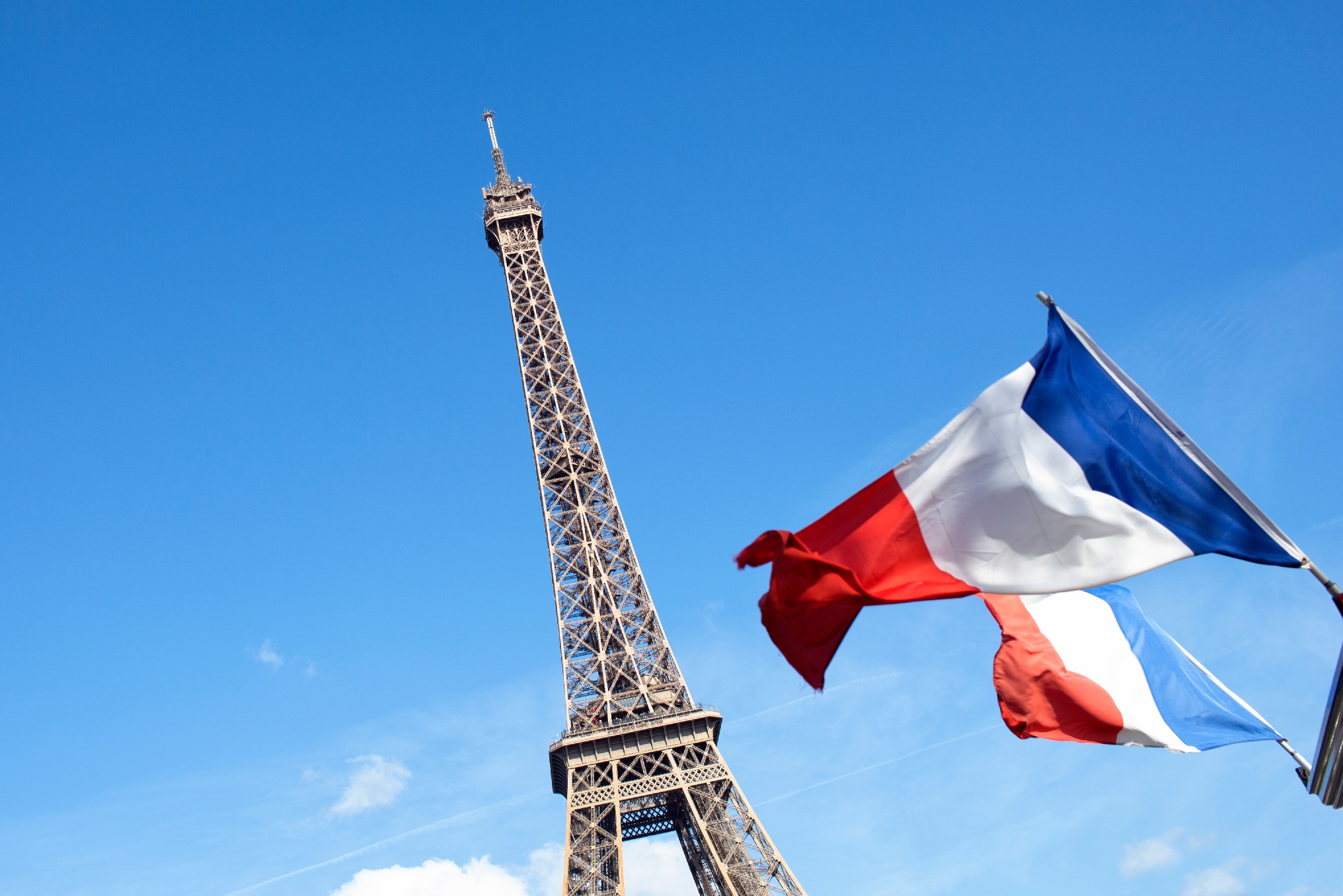 Eiffel Tower with french flag for National Grid Paris Agreement article