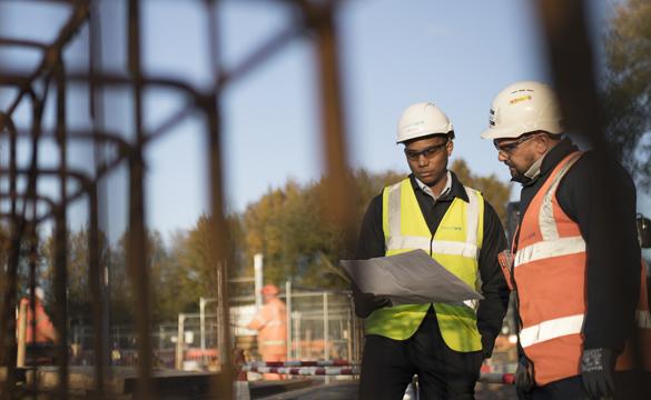 Two men wearing PPE on construction site for National Grid 'Can we achieve carbon-neutral construction by 2026?' story