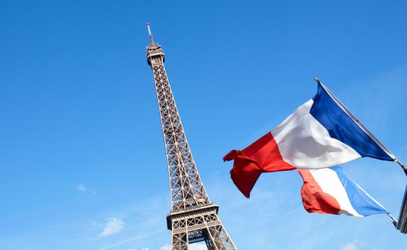 Eiffel Tower with french flag for National Grid Paris Agreement article