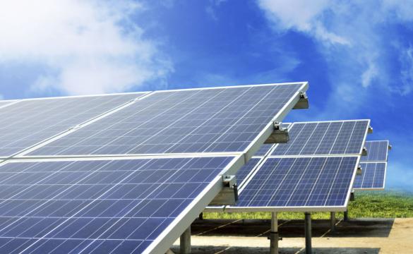 Solar panels in a solar farm under a blue sky - used for the National Grid story 'South Dakota solar energy project set to generate 128MW of green power'