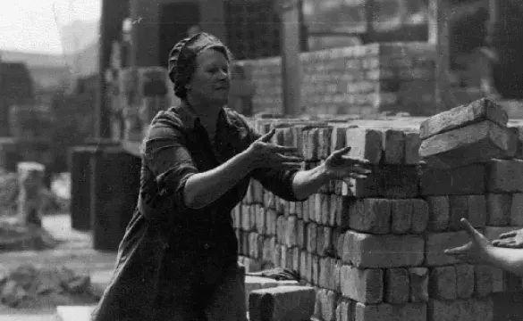 Women war workers during WW2 in London - used for the National Grid story 'VE Day 2020: The people powering the nation during WW2'