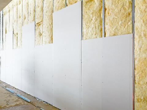 Ground mounted wall