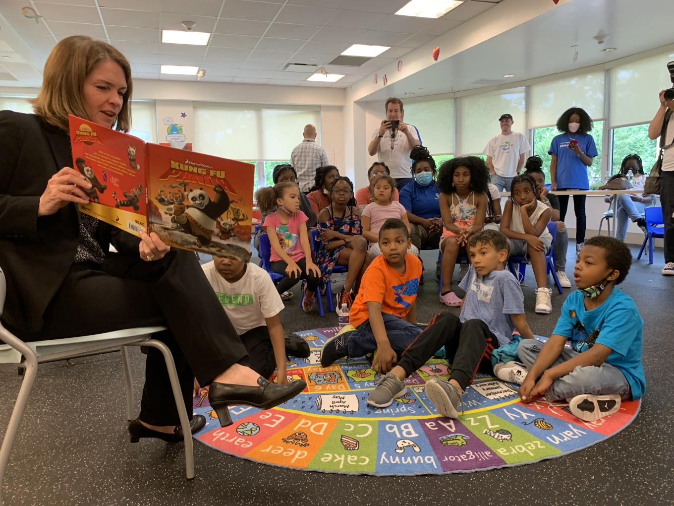  Volunteers at a Community Center