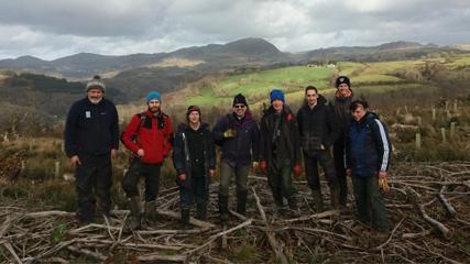 People in Snowdonia, Dyffryn Ffestiniog - 427x240 Group of people in front of green fields and hills