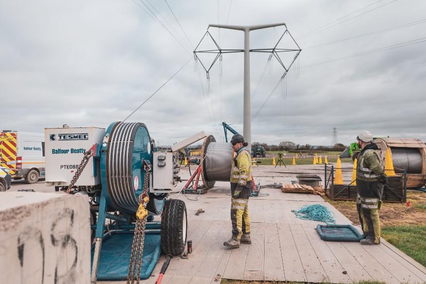 HCP - T-pylon stringing 4