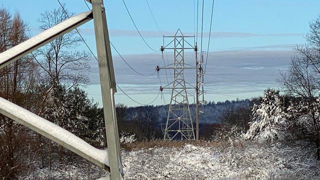 TransmissionLinesInWinterLandscape_640x360.jpg