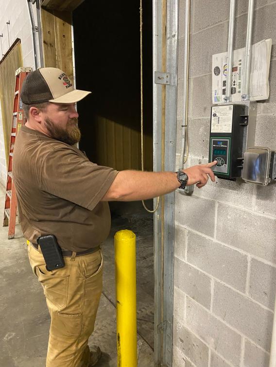 Newly-installed high-tech controls are key to keeping apples fresh.